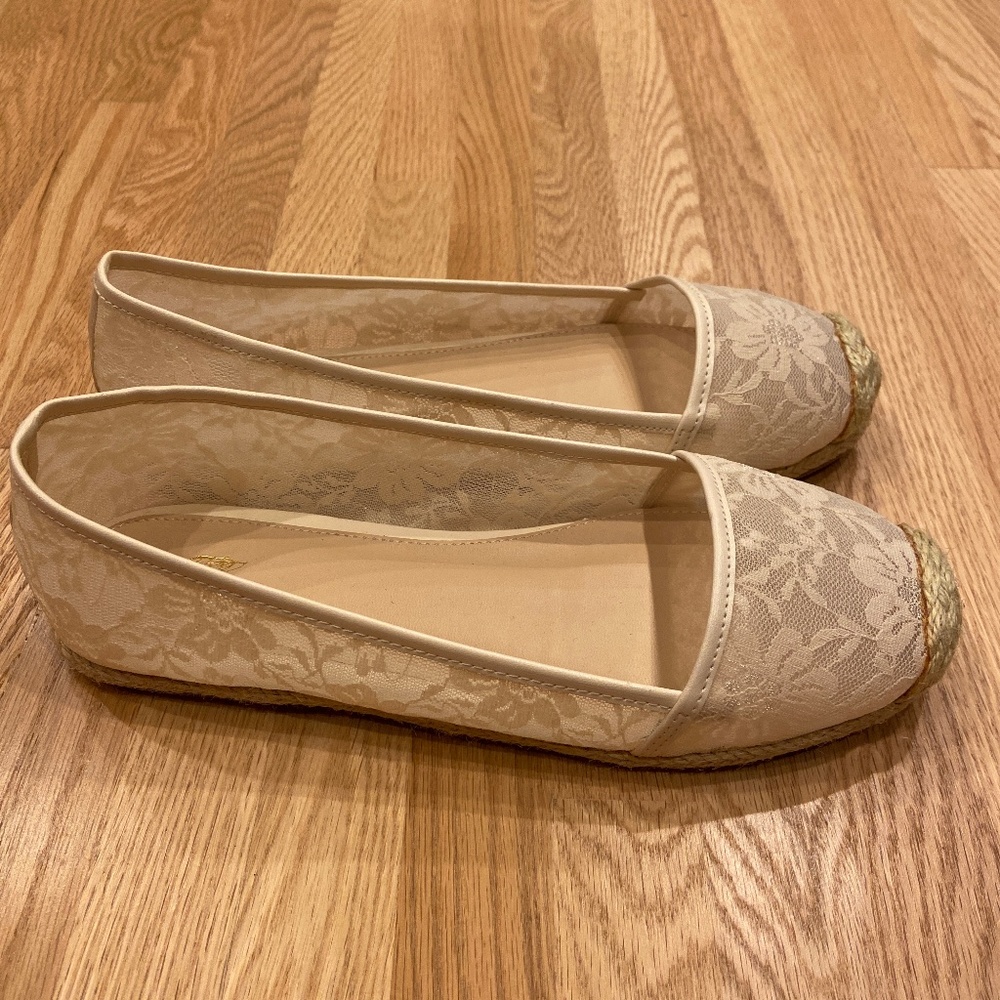 Lace flats